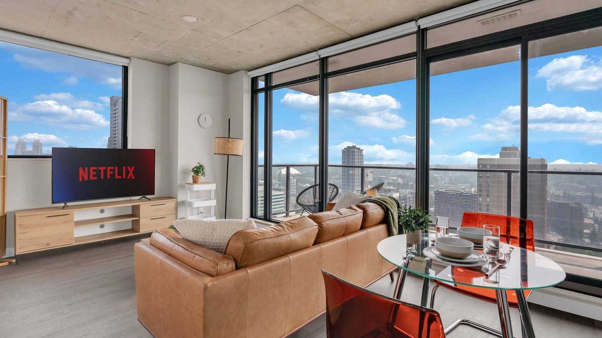 Connaught Apartment | Earthlight Golden Hour Corner