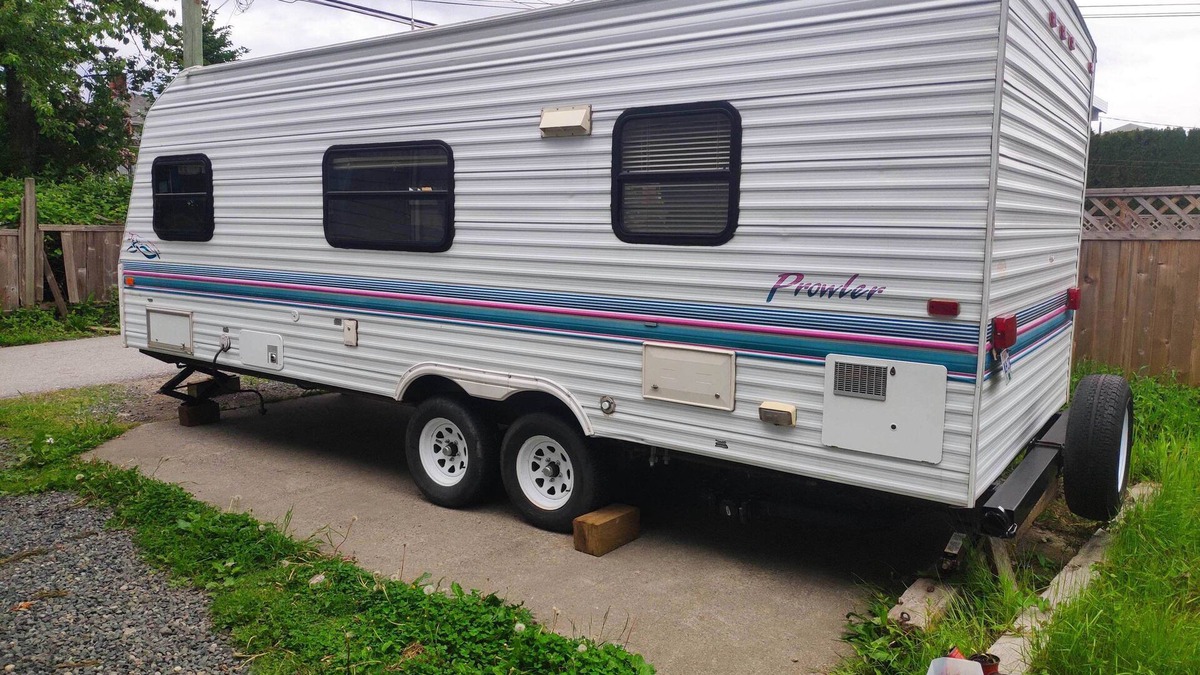 Burnaby House | East Burnaby RV trailer, close to amenities