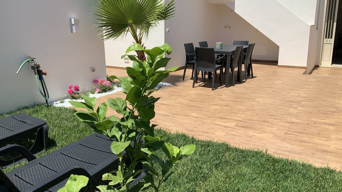 Poggiardo House | East Coast House