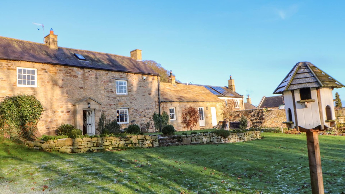 Humshaugh Cottage | EAST FARM HOUSE, pet friendly, character holiday cottage in Humshaugh