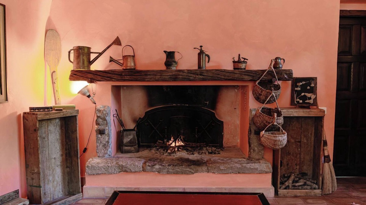 Allumiere Apartment | East Fireplace - Suite with Fireplace