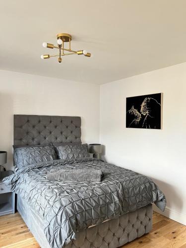 Hoe Street Apartment | East London 1-Bed Apt Sleeps 2 with Parking