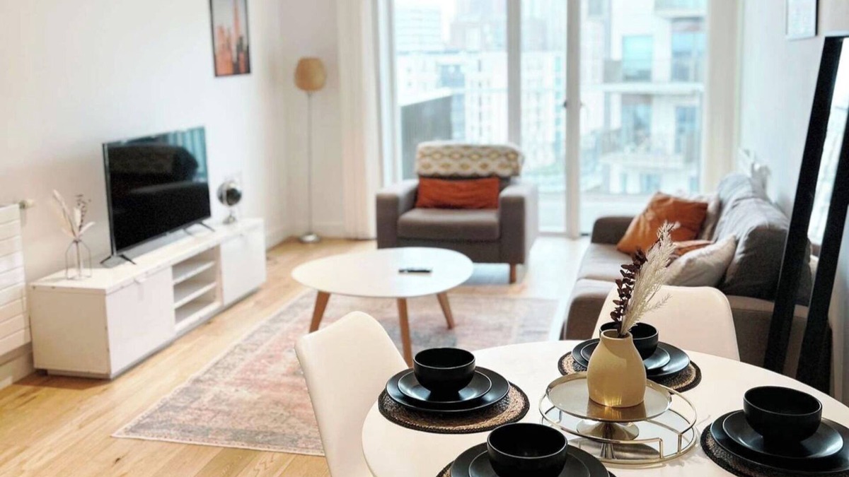 Canning Town Apartment | East London 2-Bed Apt Sleeps 4, 7 min walk to Tube