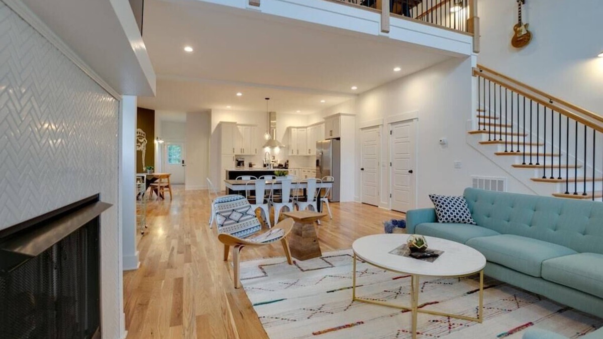 Cleveland Park House | East Nash~A+ Location. 2.5 mil to Broadway~Private yard.Perfect for large groups