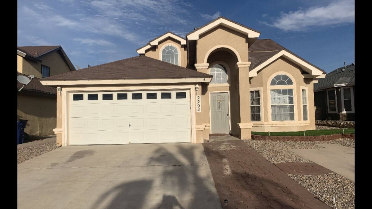 Biggs Field House | East Oasis Retreat Home 2 story, 4 bedroom, King size bed in Master bedroom 8KTV