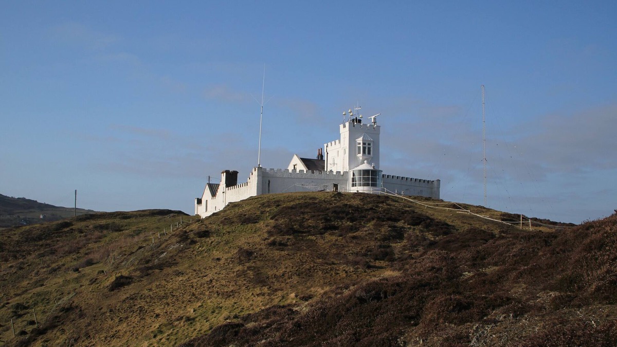Llaneilian House | EAST POINT LYNAS LIGHTHOUSE KEEPER'S COTTAGE, pet friendly in Amlwch