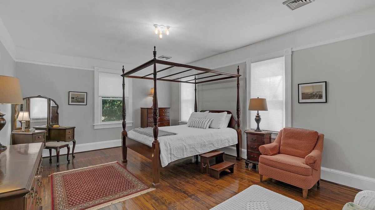 Foster House | East River Water Views and marina access in walking distance