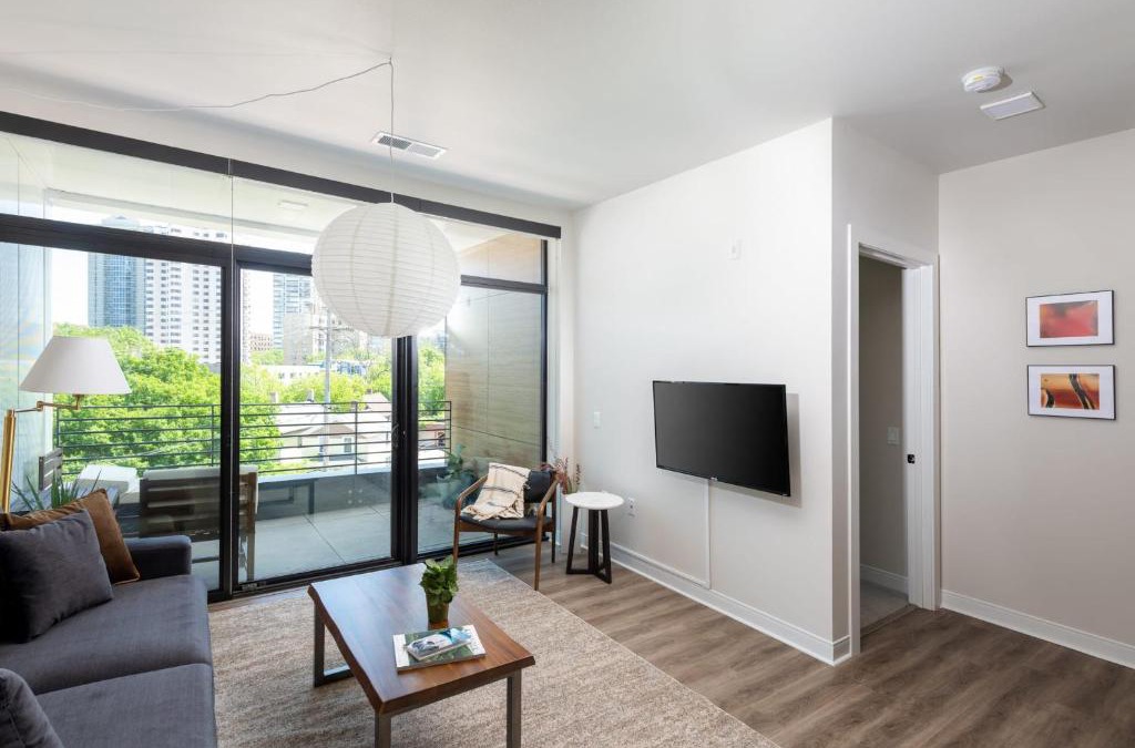 Lower East Side Apartment | East Side Luxury 1BR Apt - Near Brady St with Balcony and Lounge
