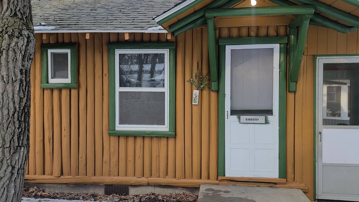 East Tawas Cabin | East Tawas 1 bedroom Barberry cabin