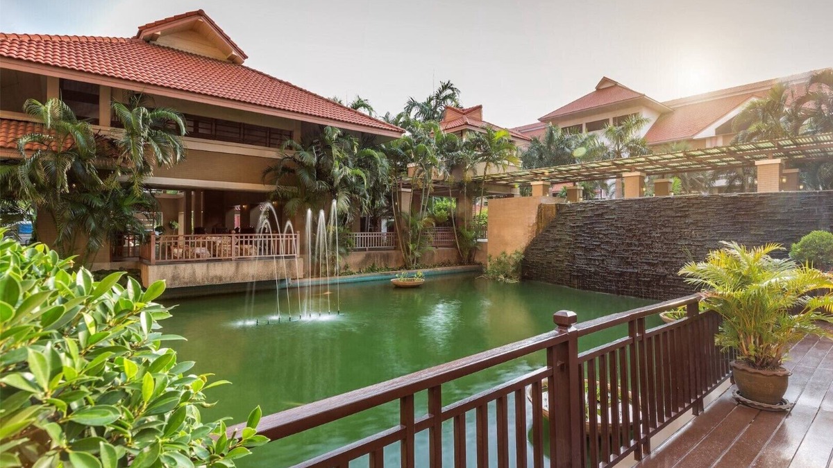 Na Kluea Hotel | Eastern Grand Palace