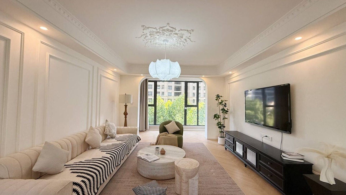 Huangpu Apartment | Eastern Hub - High Quality Spacious Apartment, near the Bund