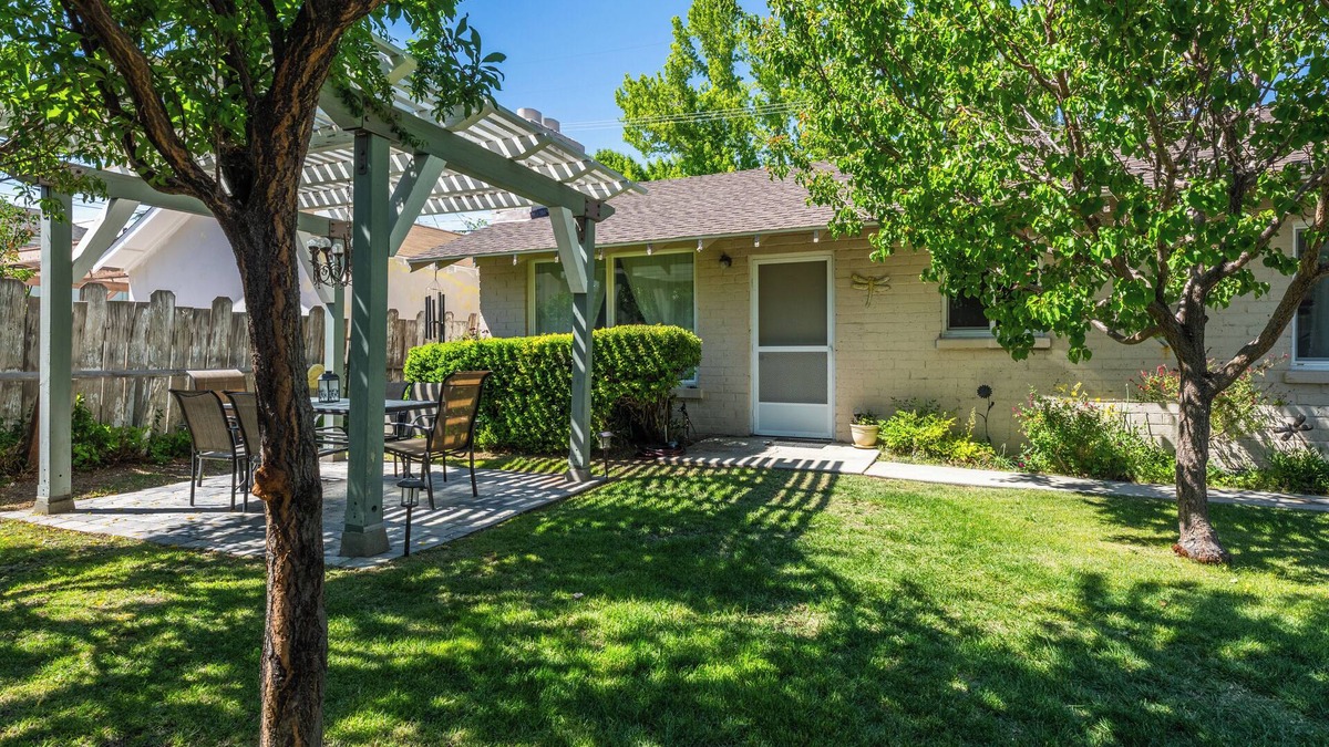 Bishop House | Eastern Sierra Guesthouse. Centrally located for all your adventures.
