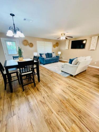 Hammond Apartment | Eastgate 11A .