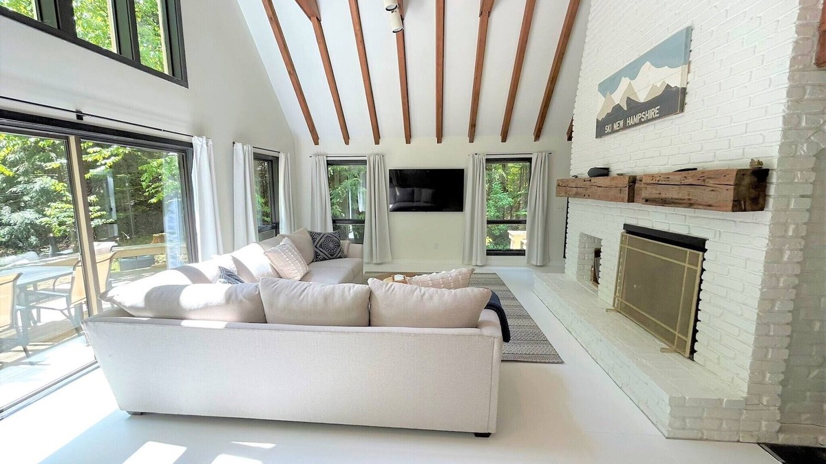 Grantham House | Eastman Home with Hot Tub!