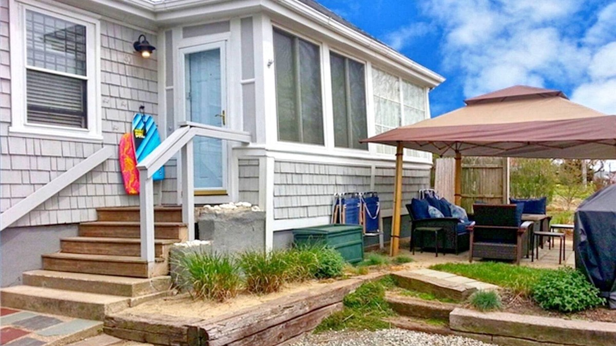 Easton's Point House | Easton's Beach House: Fall Weekends, Cozy Firepit, Steps to the Beach!
