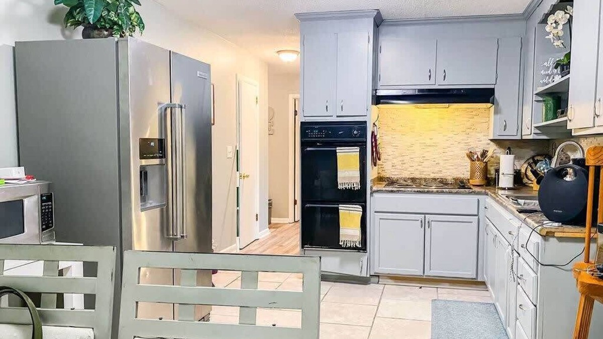 Normal House | Easy Access to Downtown - The Blue Spring Oasis