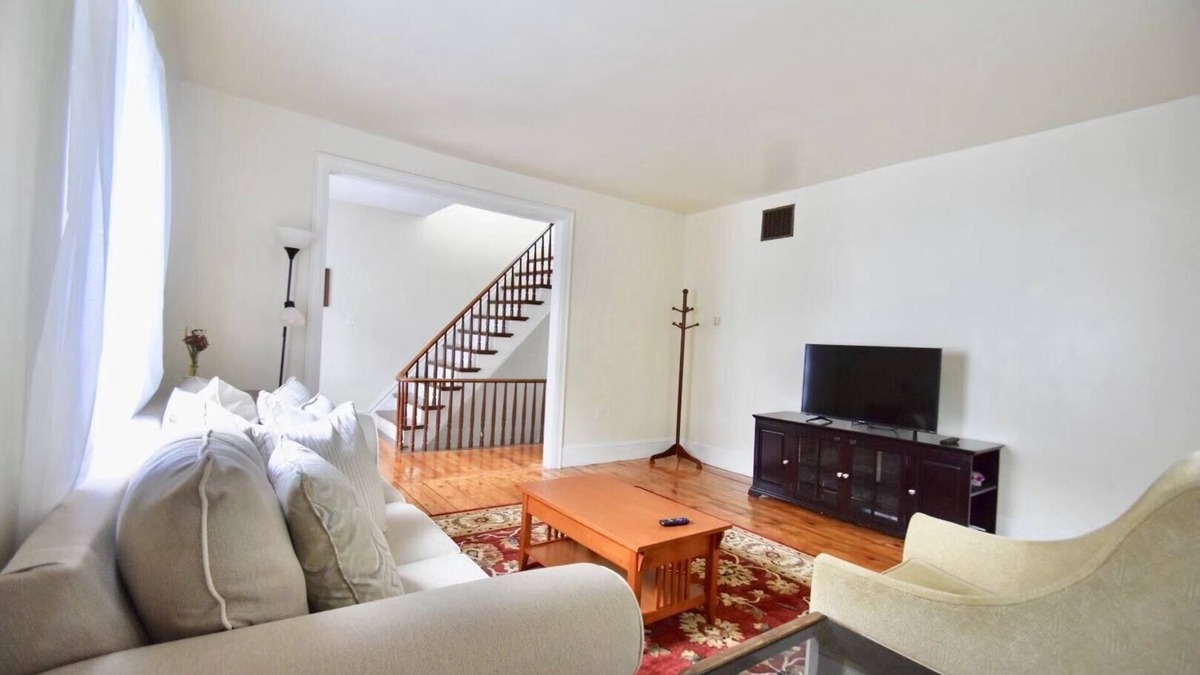 Brunswick Apartment | Easy Breezy Downtown Brunswick 2 BR