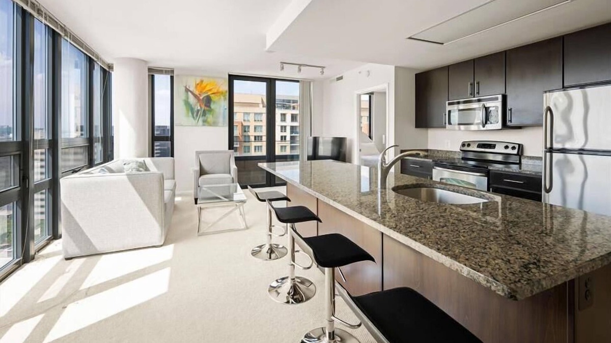 Pentagon City Apartment | Easy Downtown DC Access , 2BR w/Terrace + Gym