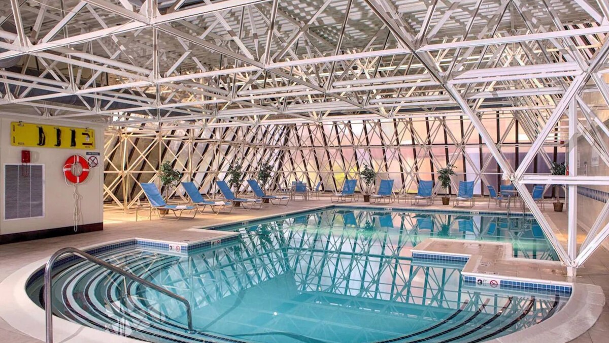 South Portland Hotel | Easy Downtown Portland Access: Modern Hotel with Indoor Pool, Pets Are Allowed