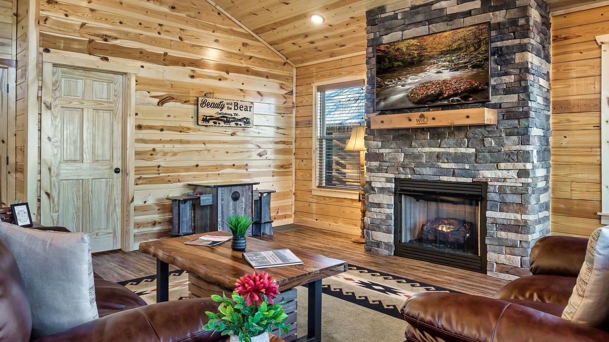 White Oak Lodge Cabin | Easy Drive, Awesome Reviews, Hot tub, Arcade, Next to National Park