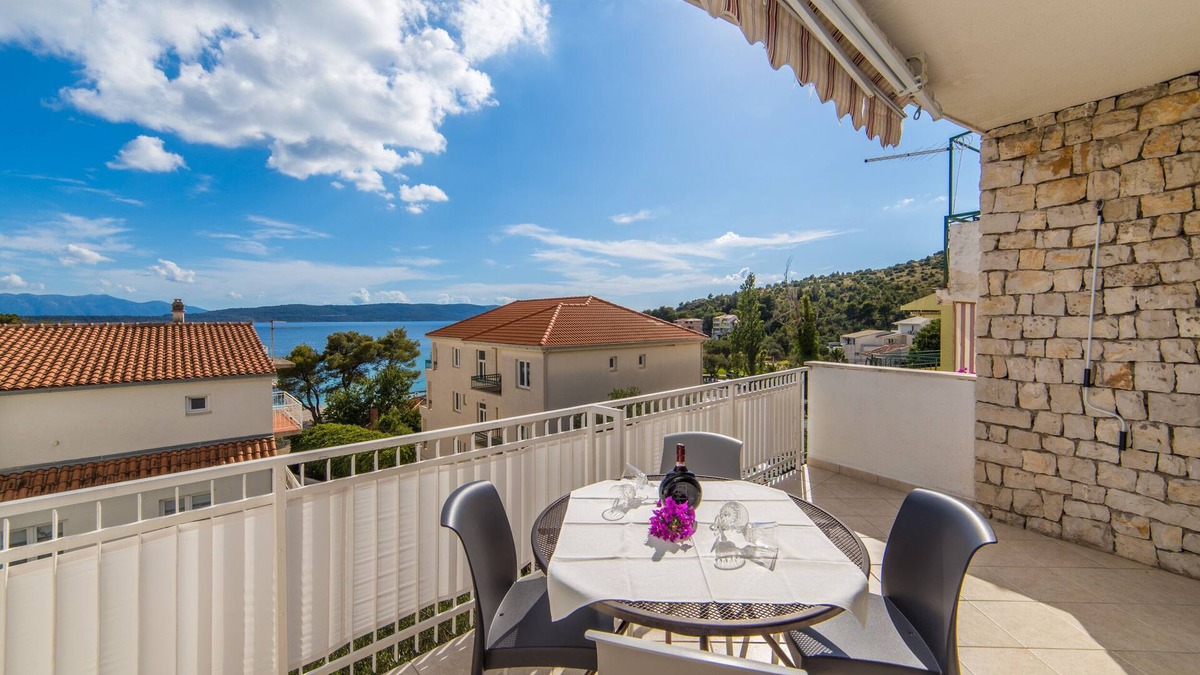 Blato Apartment | Easy going hosts, close to the beach. Beautiful sights to see and food to eat, w