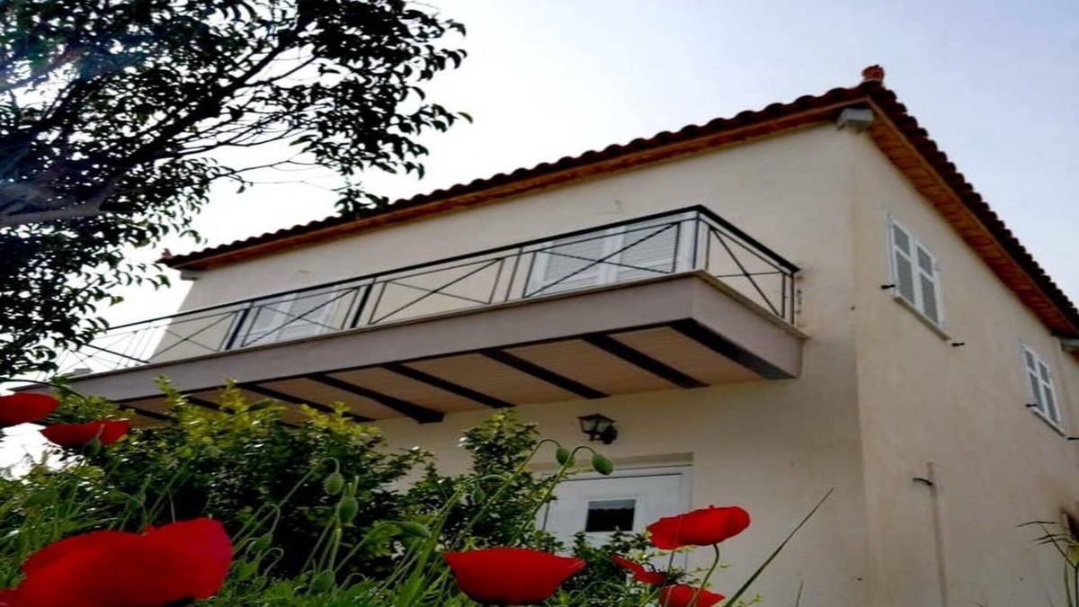 Kalloni House | Easy-peasy Holiday Home in Kalloni with Balcony