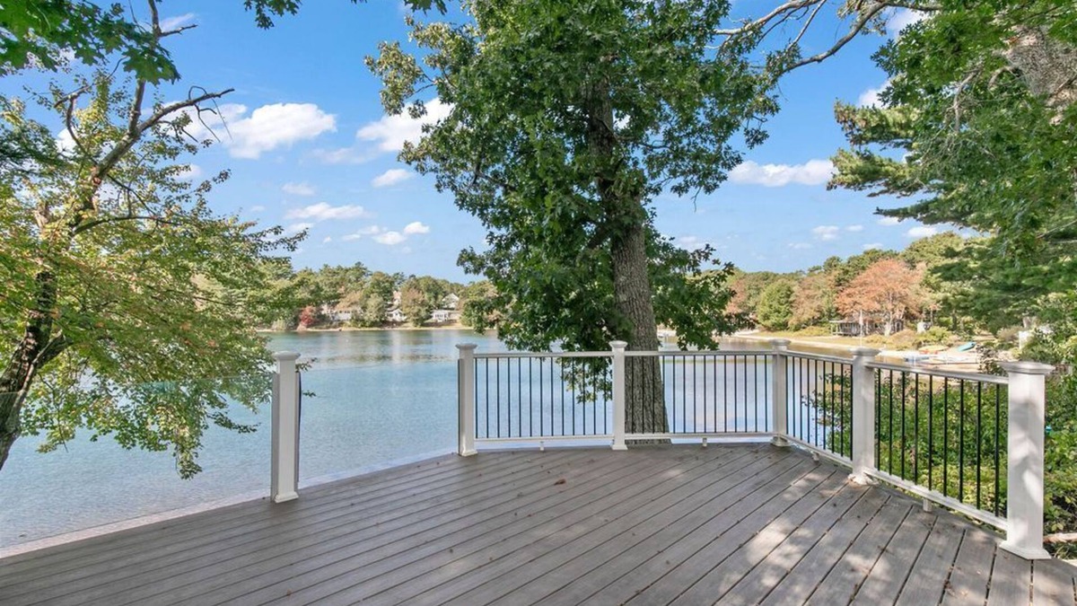 Plymouth Cottage | Easygoing Lakeside Stay | Plymouth, MA