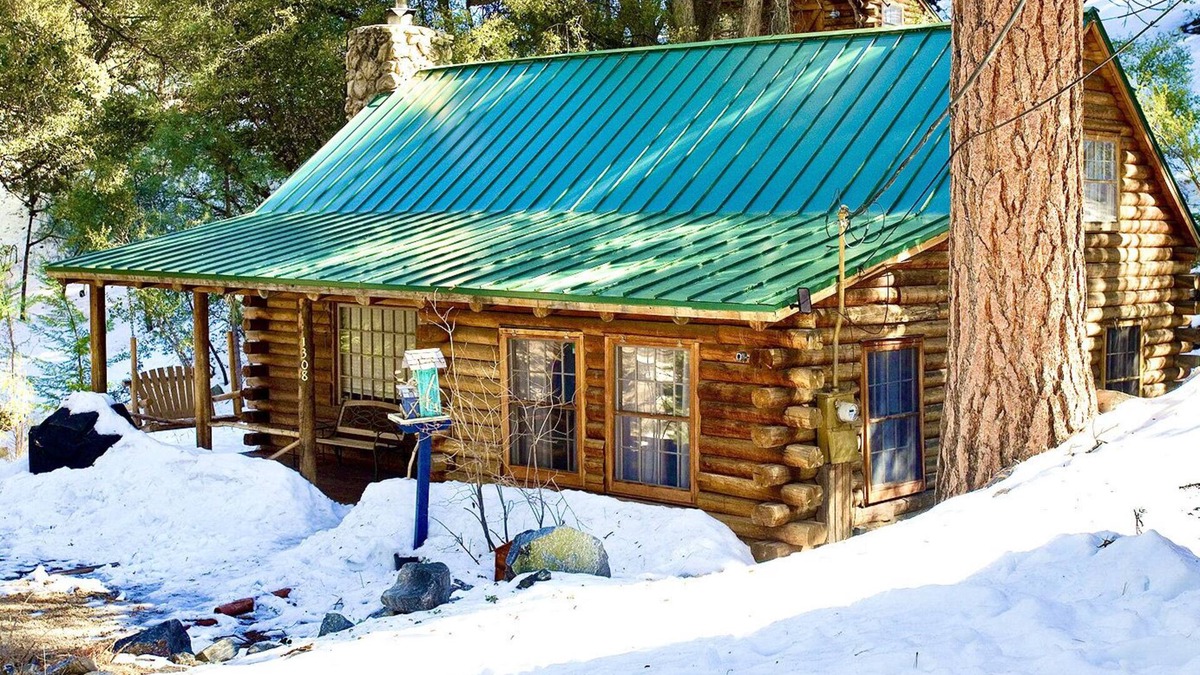 Pine Mountain Club Cabin | Eat Bacon & Ice Cream in a Log Cabin! PMC Guest Cards/Pool Included!