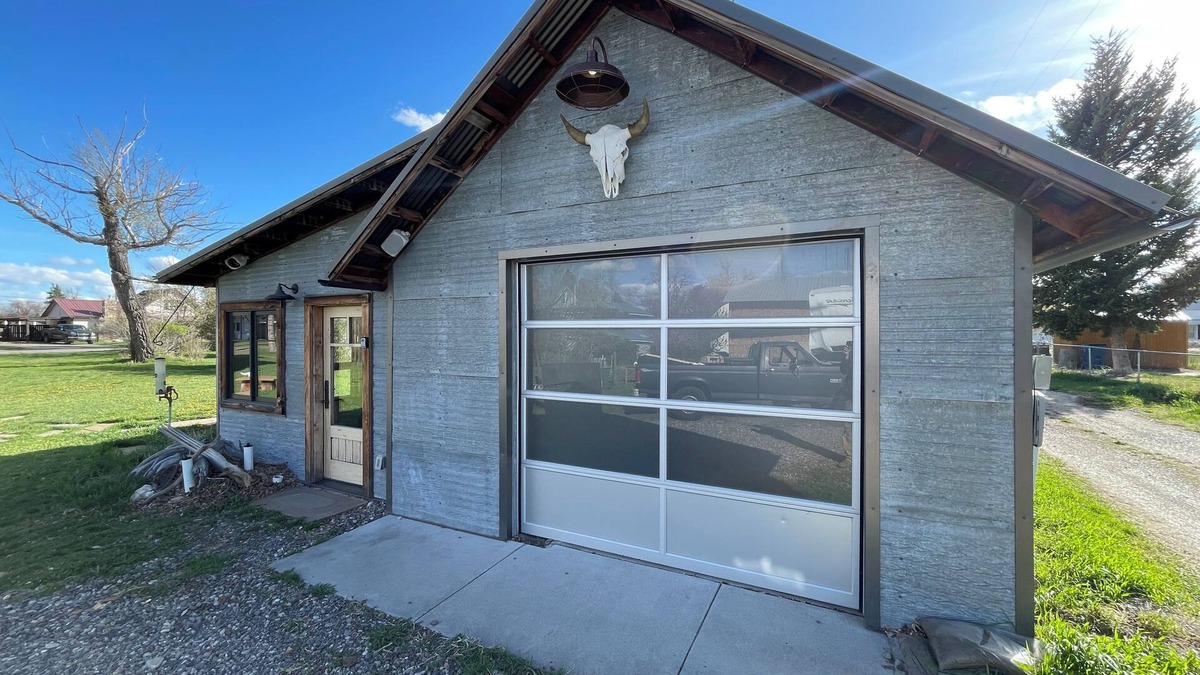 Big Timber Cottage | Eccentric Fishing Cottage Perfection! Sleeps the whole crew!
