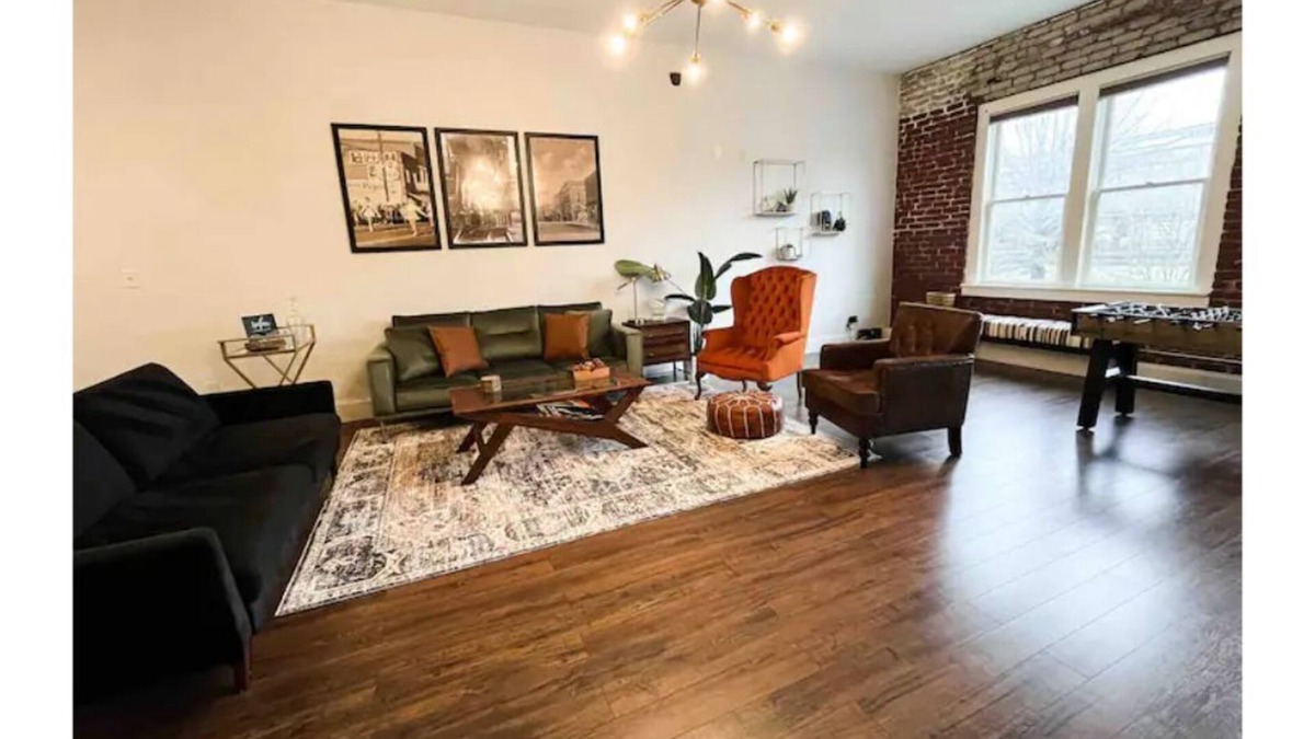 Spencer Apartment | Eclectic 2 Bedroom Loft in Historic Spencer