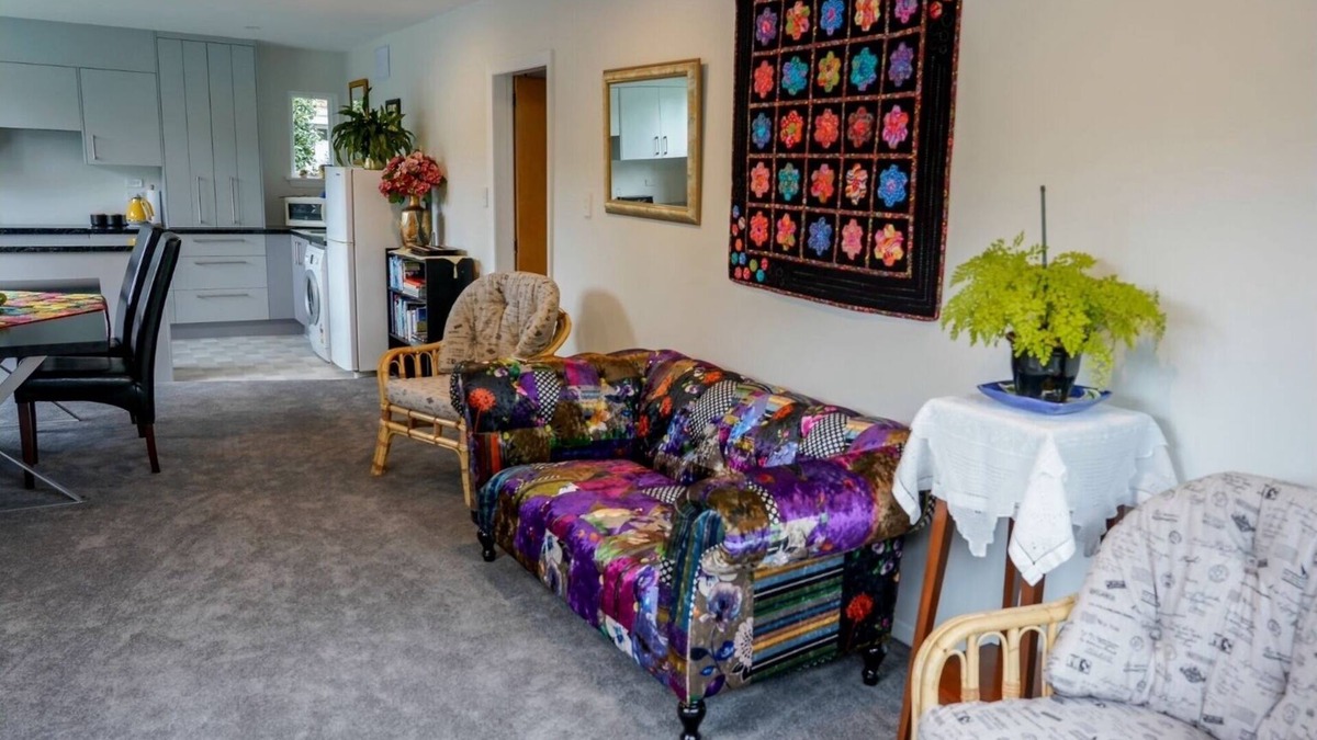 Avonhead House | Eclectic Cottage Holiday FREE Wi-Fi