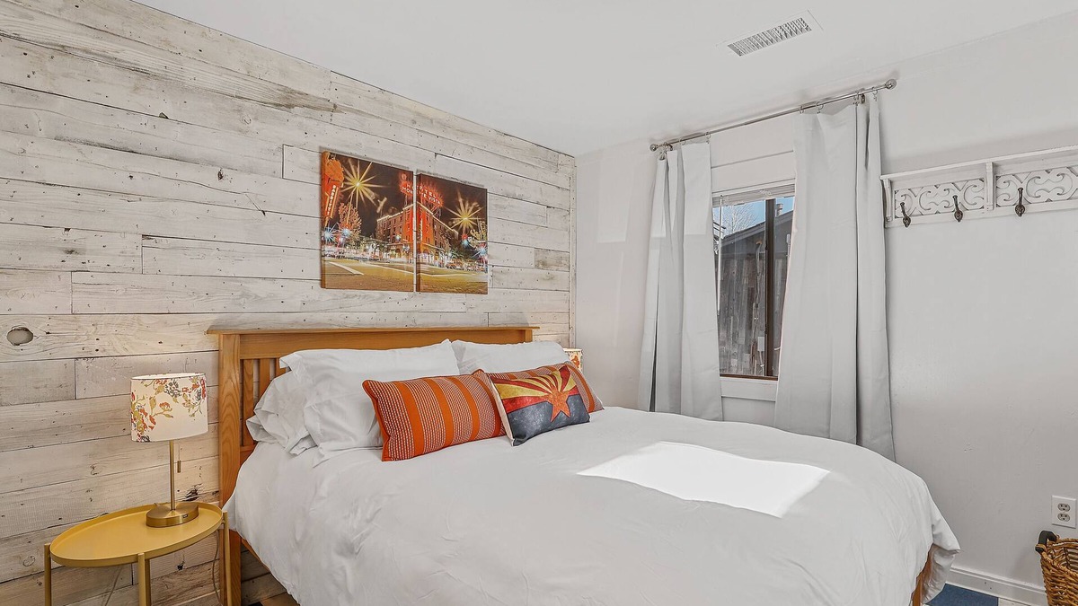 Southside House | Eclectic & Fun Lumberyard Urban Cabin #3, in downtown near NAU