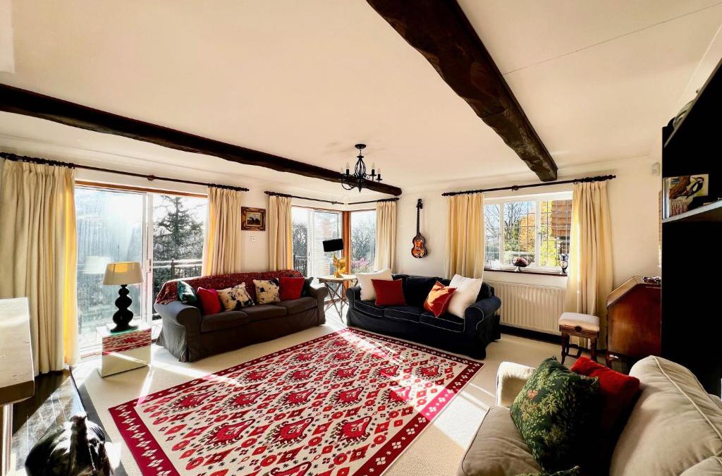 Chilworth House | Eclectic Hilltop House - Panoramic Views of the South Downs