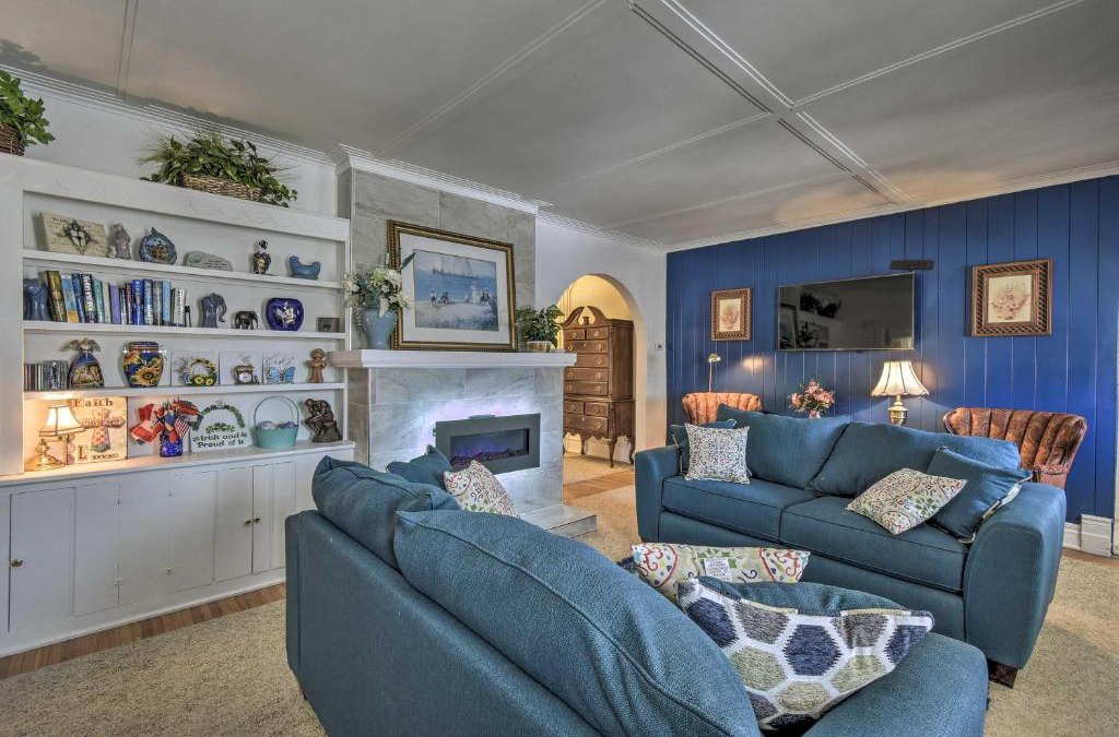 Manitowoc Apartment | Eclectic Manitowoc Vacation Rental Near Marina!