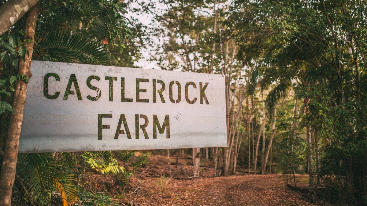 Byfield Cottage | Eco Deck Double Swag Tent