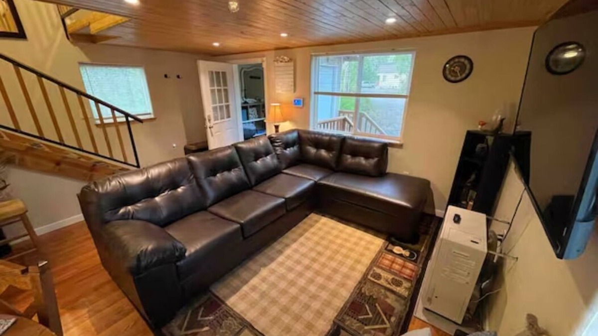 Knik-Fairview Cabin | ECO Forest Cabin Families and Pets Welcome