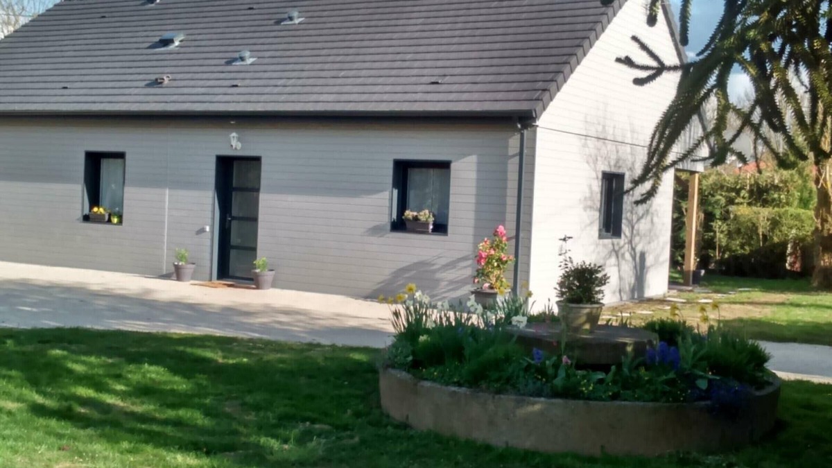 Saint-Martin-d'Ecublei Cottage | Eco-friendly, Wheelchair Accessible Home with Garden and Modern Amenities Near Scenic Forest