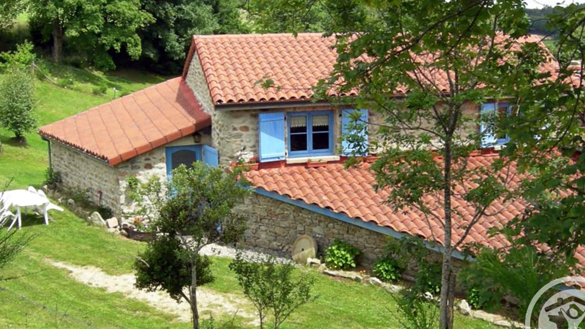 Chalmazel-Jeansagniere Cottage | Eco-Friendly Cottage 10 min from Skiing with Wi-Fi in Peaceful Setting