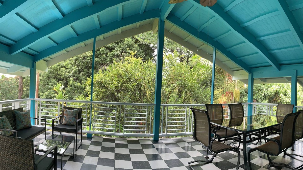 Hilo House | Eco friendly, Tropical paradise,spacious farm stay, conveniently located in Hilo