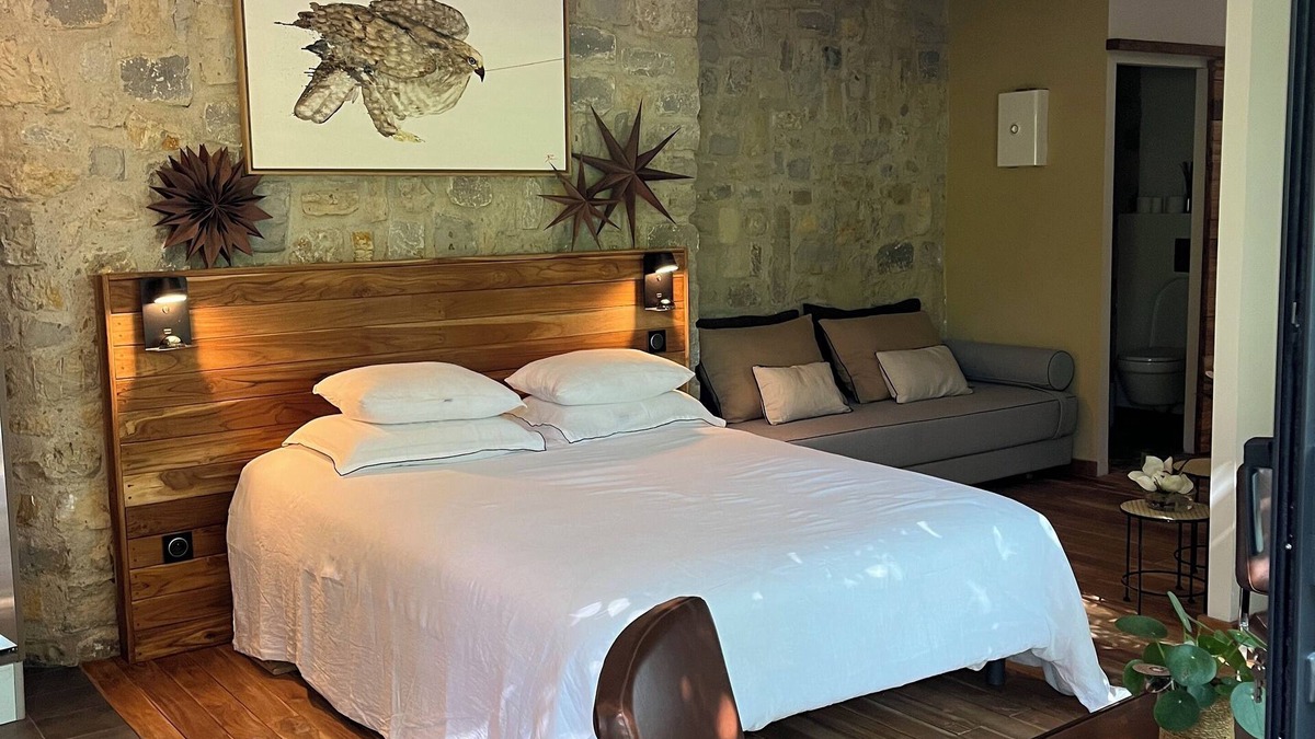 Garons Cabin | ECOLODGE & private SPA, park pool! In the heart of nature 7 kms south of Nîmes