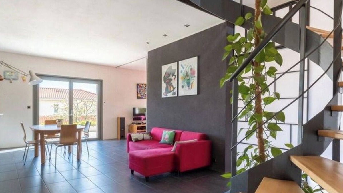 Ceyrat House | Ecological villa between thermal baths and volcanoes; wellness treatments available.