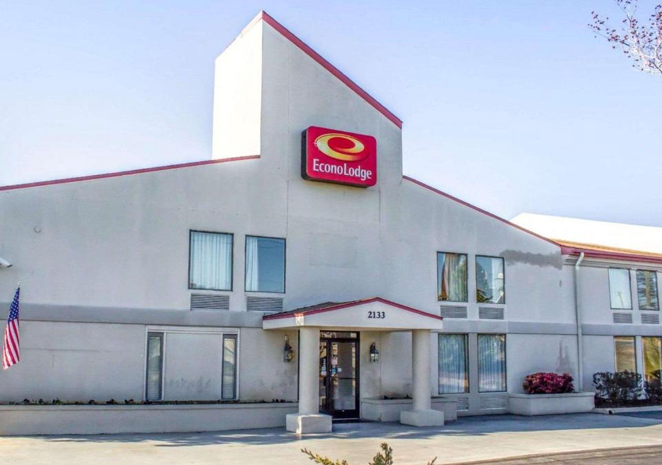 Burlington Cabin | Econo Lodge Burlington I-40