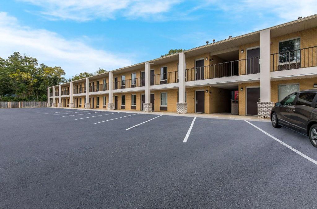 Cheraw Cabin | Econo Lodge Cheraw Market Street