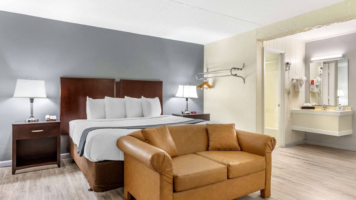 Conway Hotel | Econo Lodge Conway
