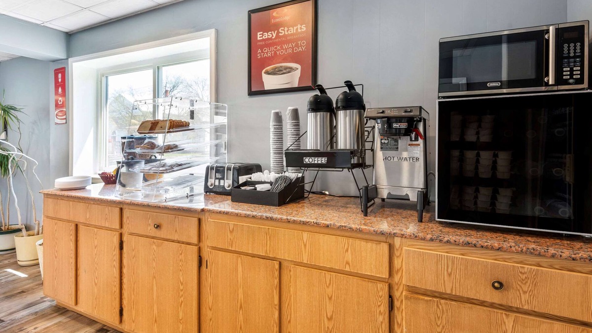 Cortland Hotel | Econo Lodge Cortland Downtown