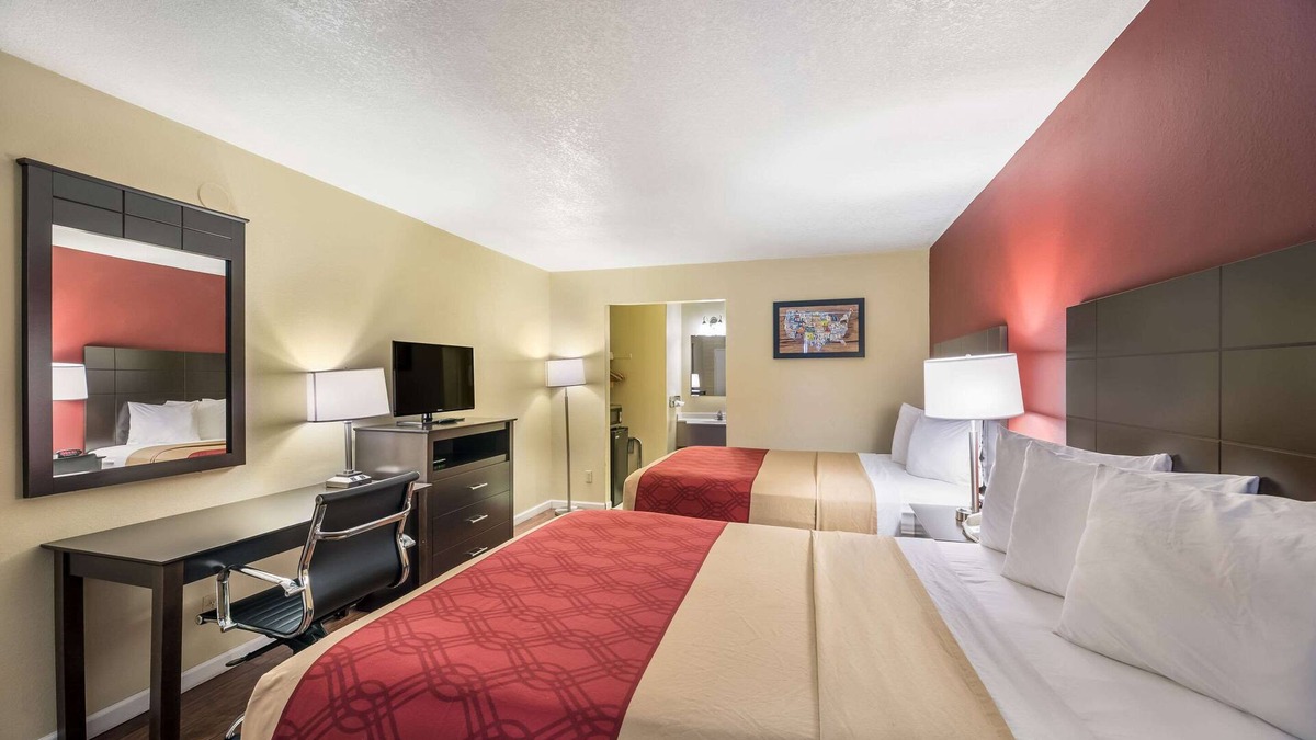Holbrook Hotel | Econo Lodge I-40 exit 286 Holbrook