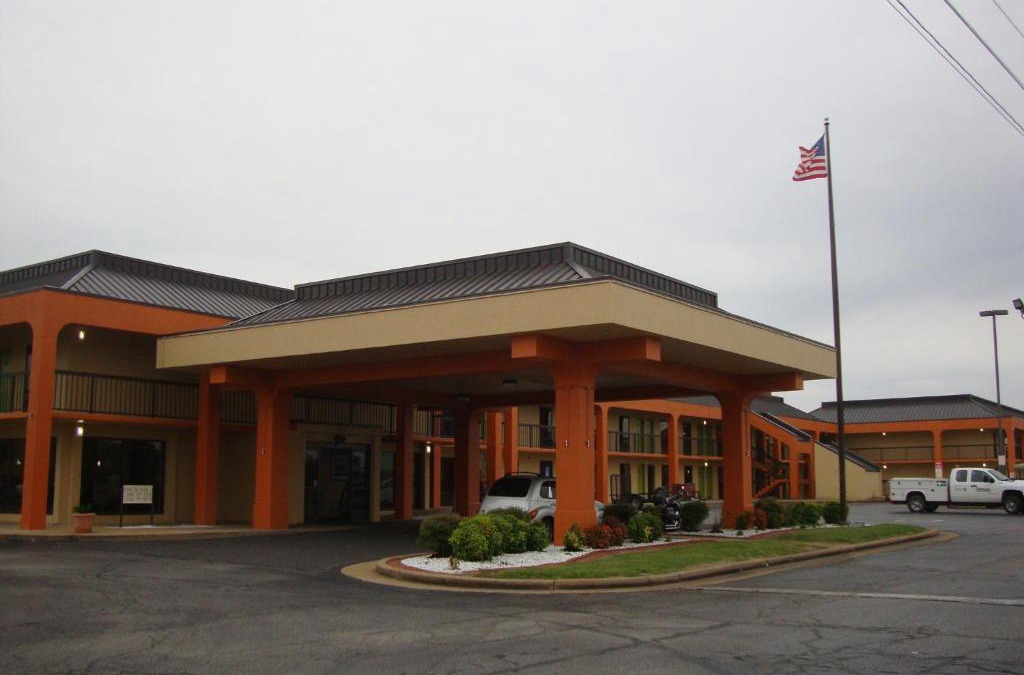 Jackson Hotel | Econo Lodge Inn & Suites Jackson Northwest