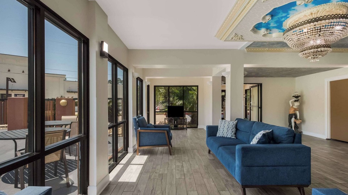 Diamondhead Hotel | Econo Lodge Inn & Suites Diamondhead