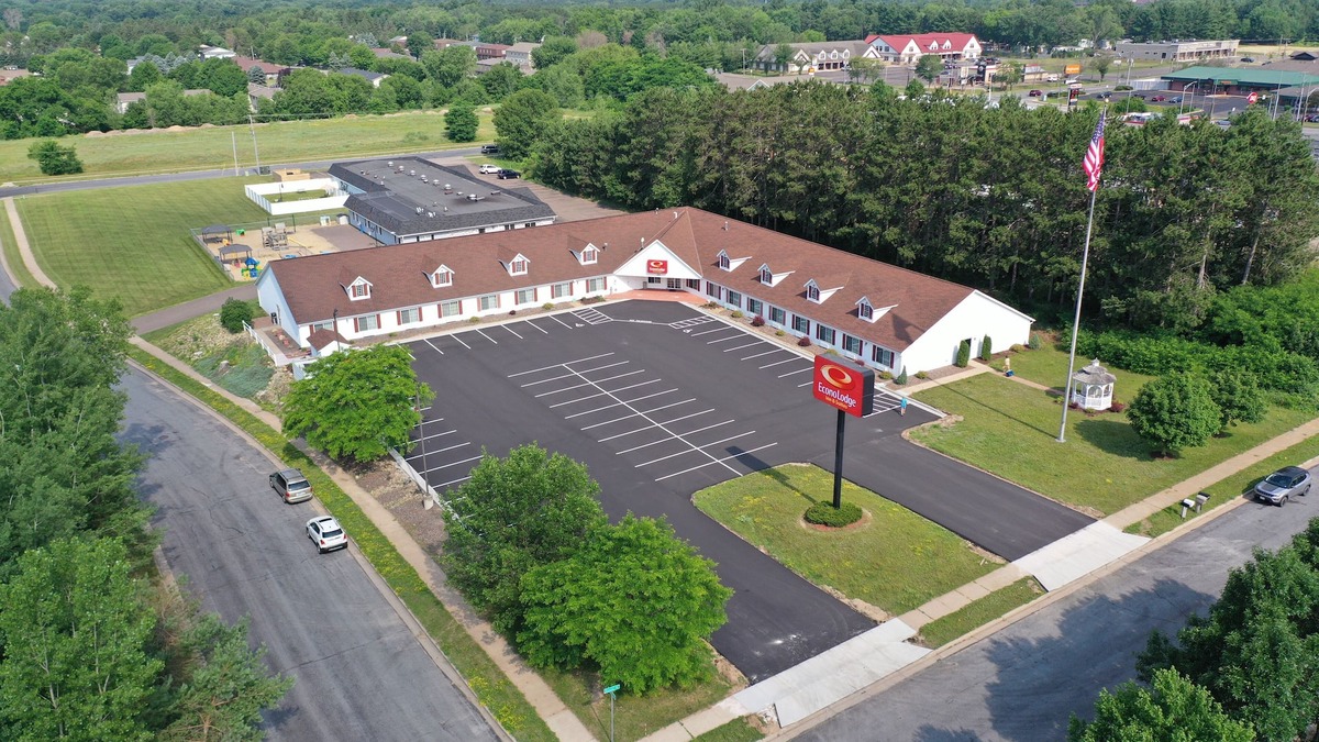 Eau Claire Hotel | Econo Lodge Inn & Suites
