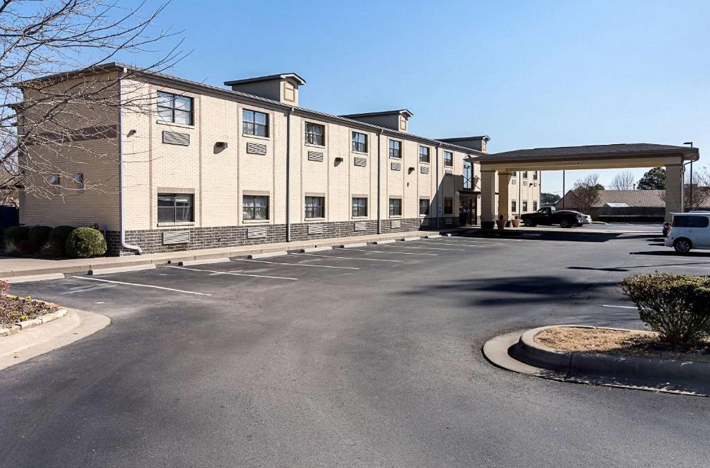 Little Rock Hotel | Econo Lodge Inn & Suites Little Rock SW